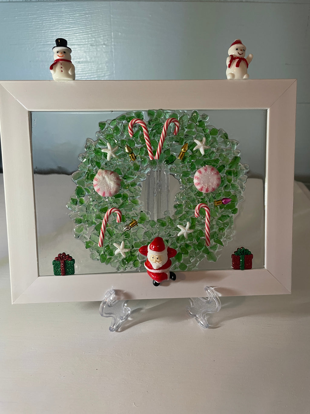 Holiday Wreath with Decorations - 5" x 7" Crushed Glass Christmas Crushed Glass Art